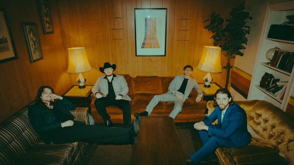 Fox N’ Vead — Minglewood Hall